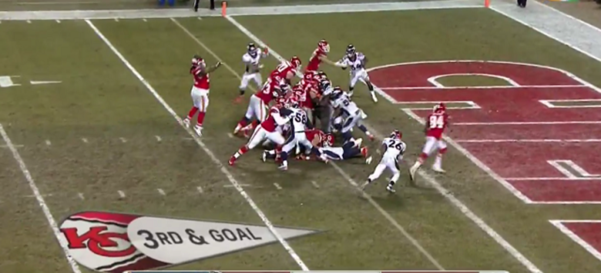 Andy Reid has 346-pound lineman throw a touchdown pass