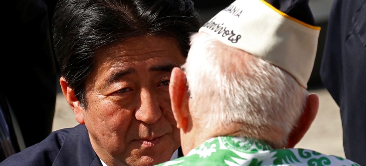 Japan PM Shinzo Abe pays respects at Hawaii cemeteries