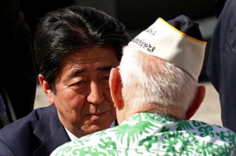 Japan PM Shinzo Abe pays respects at Hawaii cemeteries