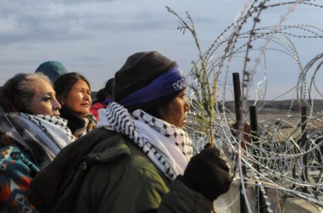 Neil Young wants Obama to end ‘violence’ at pipeline protest