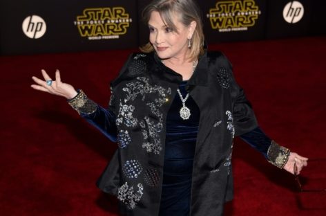 Star Wars star Carrie Fisher suffers massive heart attack on worldwide flight