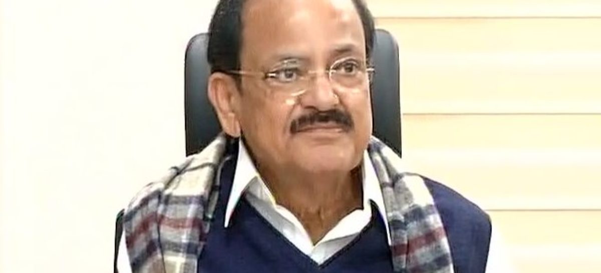 Congress disturbed with overwhelming support on demonetisation: Venkaiah Naidu