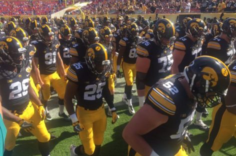 Iowa QB Beathard plays through injury in Outback Bowl loss