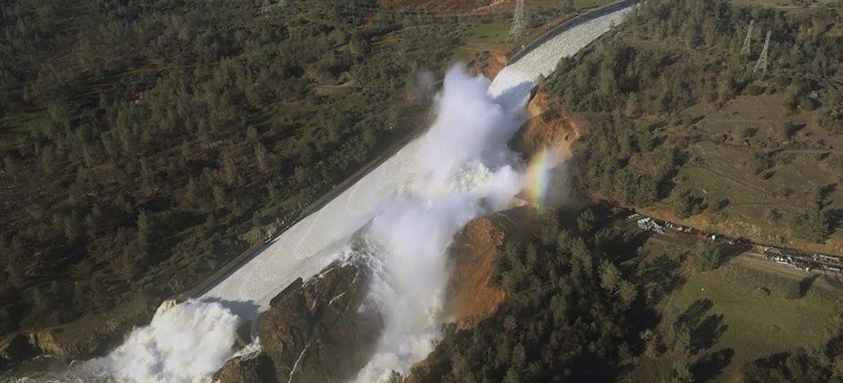 Officials evacuate 180000 near Oroville Dam in California