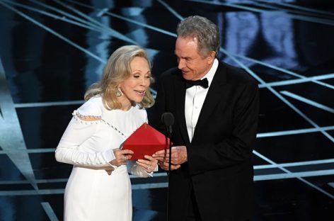 Oscars 2017: Warren Beatty announces wrong movie as best picture victor