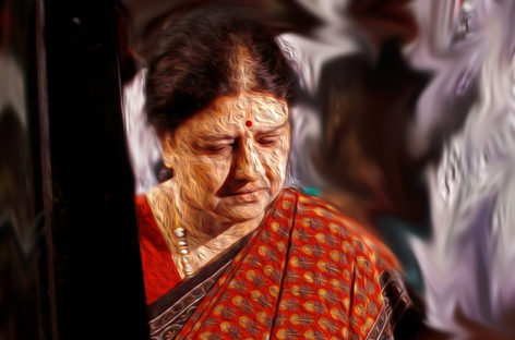 Split in AIADMK imminent as SC convicts Sasikala in wealth case