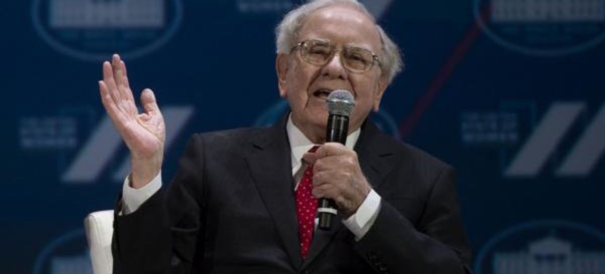 Warren Buffett criticises Wall Street as Apple investment pays off