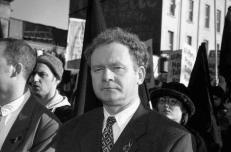 Hundreds mourn Martin McGuinness, ex-IRA commander