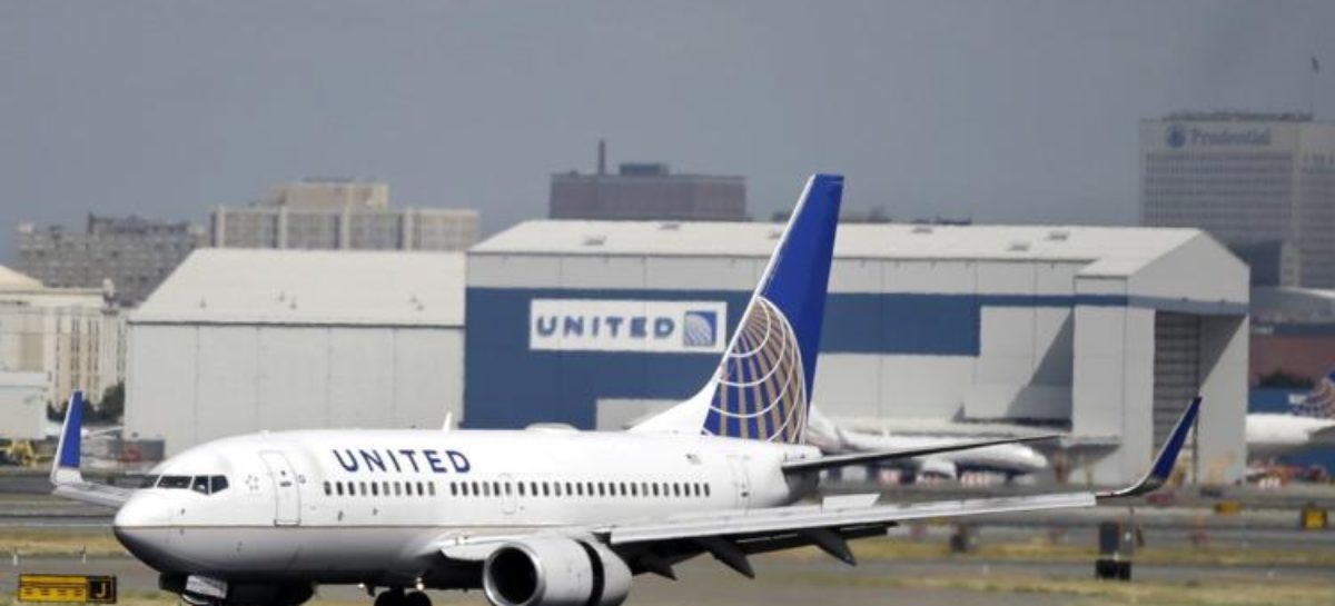 Stars blast United Airlines over leggings ban