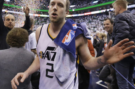 Johnson scores 28, Jazz beat Clippers 105-98 to even series