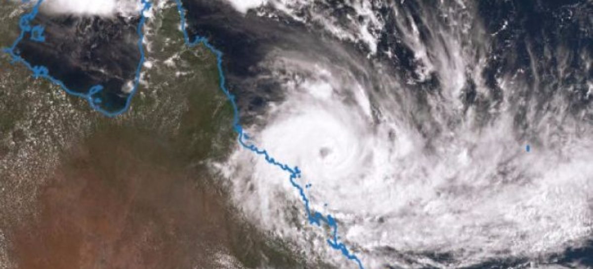 Cyclone Debbie batters northeast Australia