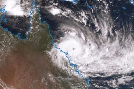 Cyclone Debbie batters northeast Australia