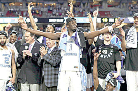 Missed call helps UNC in final minute of NCAA title game