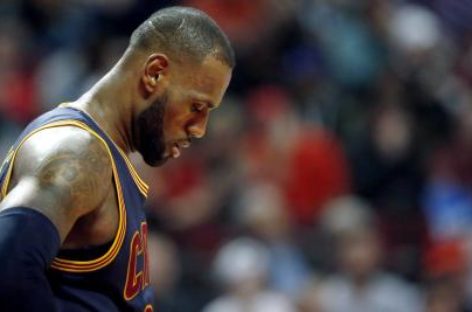 LeBron’s 41 helps quarreling Cavs hold off Pacers in 2 OTs