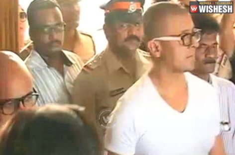 Sonu Nigam Takes Maulvi’s Challenge, Shaves His Head