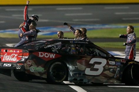 Harvick wins Charlotte pole; Cup leader Larson starts last