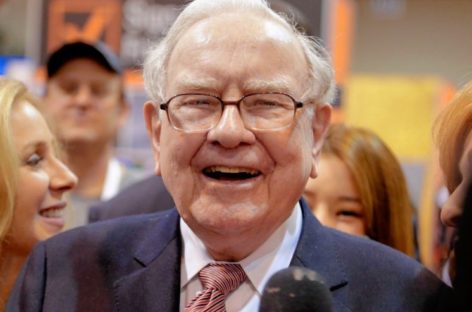 Buffett criticizes United and its CEO over dragging incident