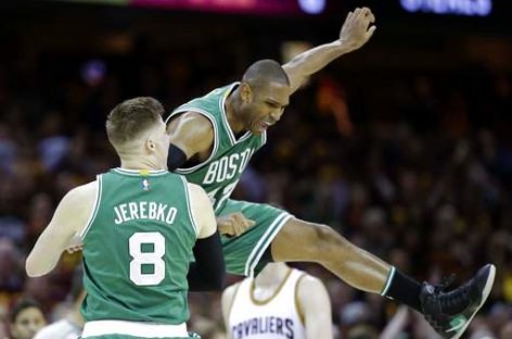 LeBron struggles, exchanges words with fan after loss