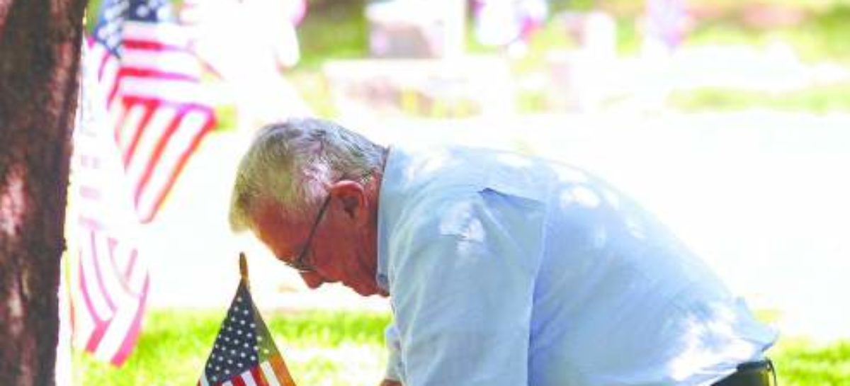 Trump honors Gold Star families at Arlington Cemetery on Memorial Day