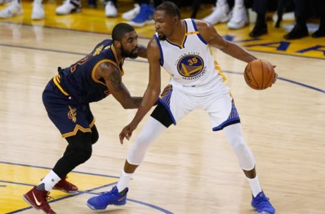 Curry, Durant power Warriors past Cavs in Game 1, 113-91