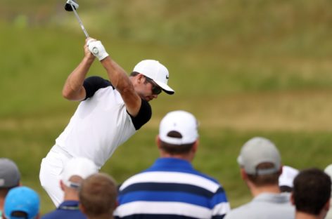 Zach Johnson making an early move at Erin Hills