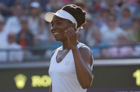 Venus Williams becomes oldest Wimbledon quarterfinalist in 23 years