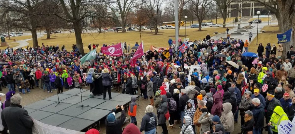 Hundreds of thousands rally against abortion in March for Life