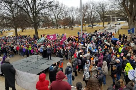 Hundreds of thousands rally against abortion in March for Life